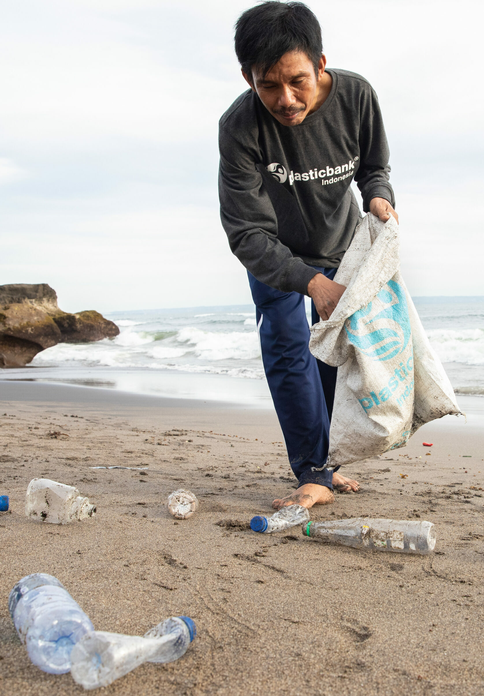 Voya works with Plastic Bank to ensure cleaner oceans