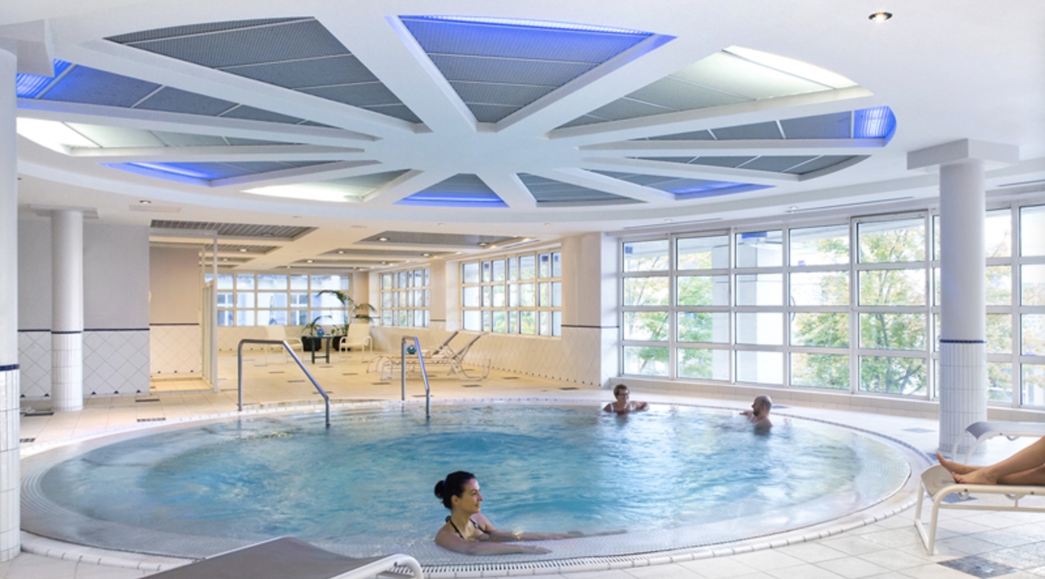 Large thermal pool in a light filled spa